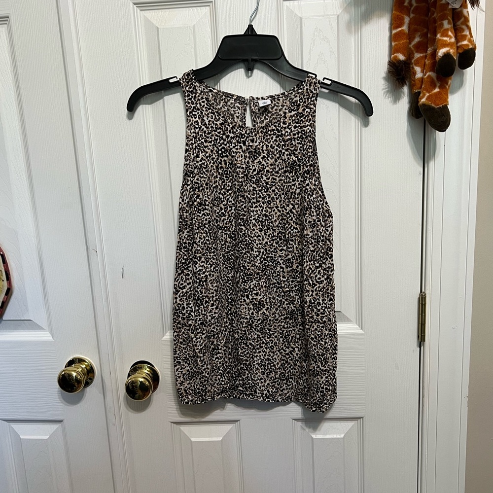 Old Navy sleeveless blouse. Size M